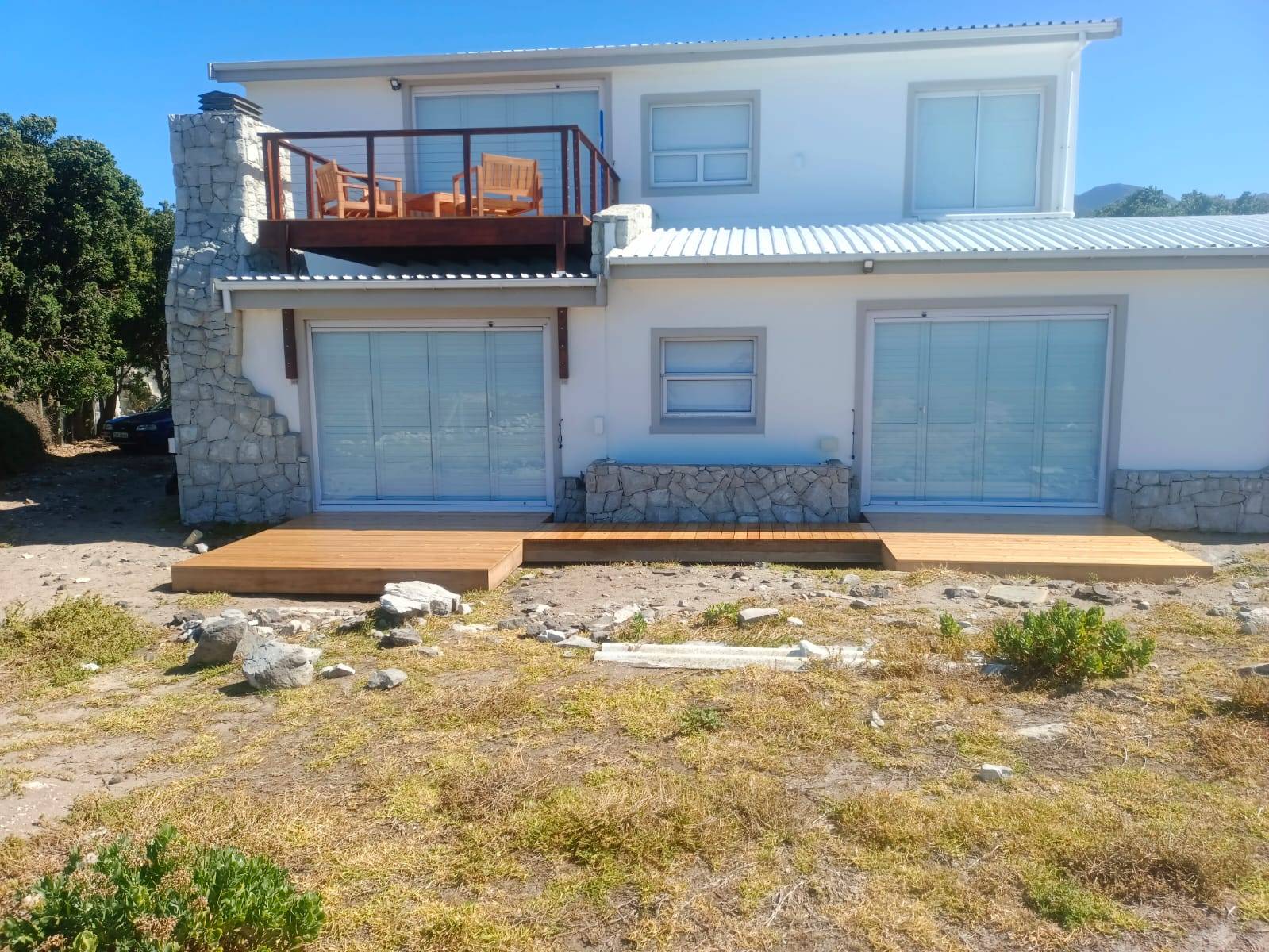 Ocean-view deck